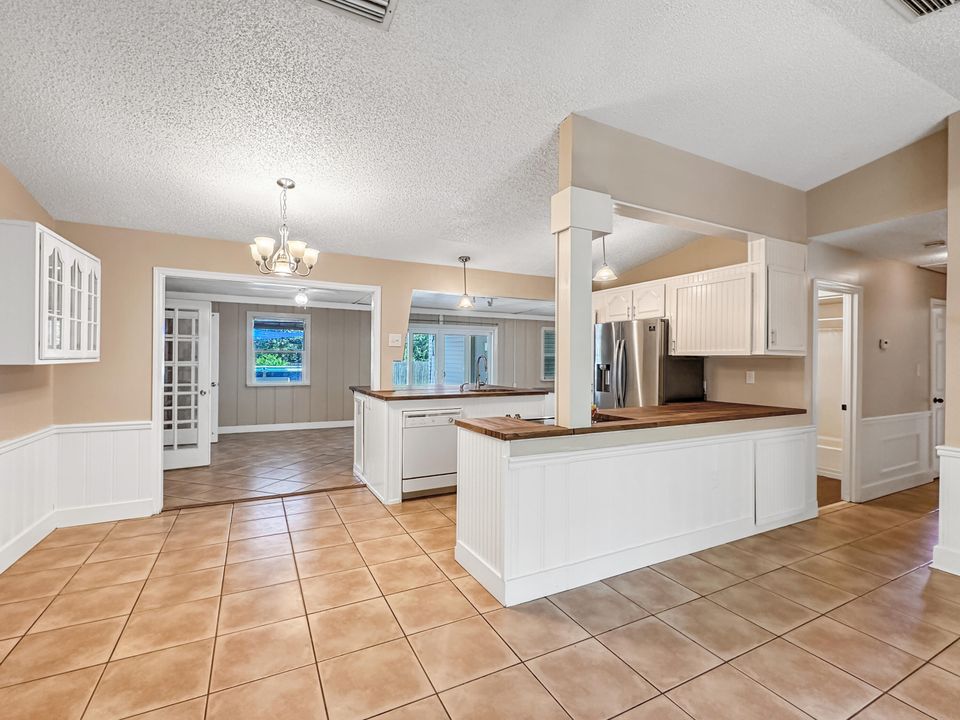 For Sale: $344,900 (3 beds, 2 baths, 1890 Square Feet)