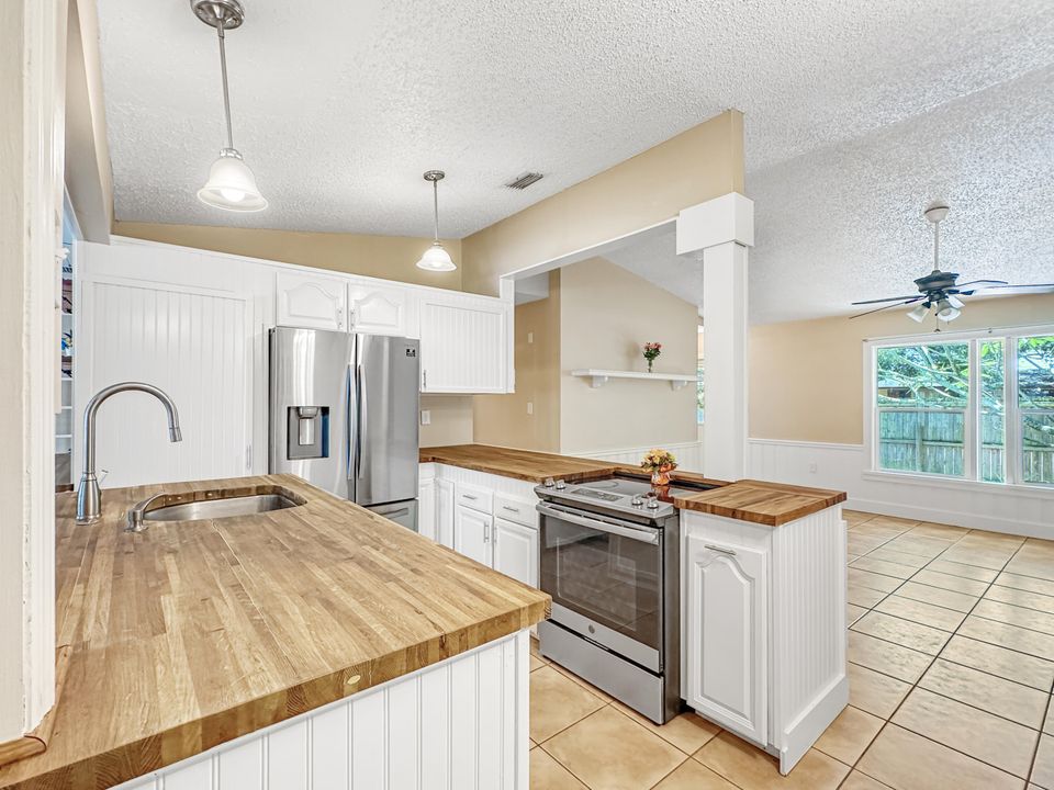 For Sale: $344,900 (3 beds, 2 baths, 1890 Square Feet)