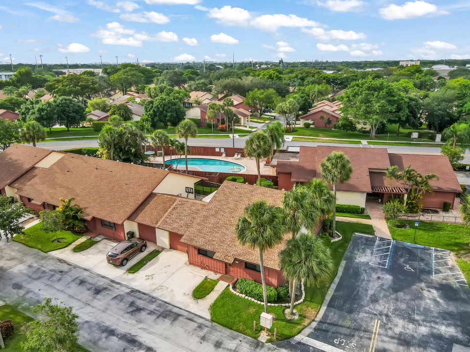 Active With Contract: $410,000 (2 beds, 2 baths, 1639 Square Feet)