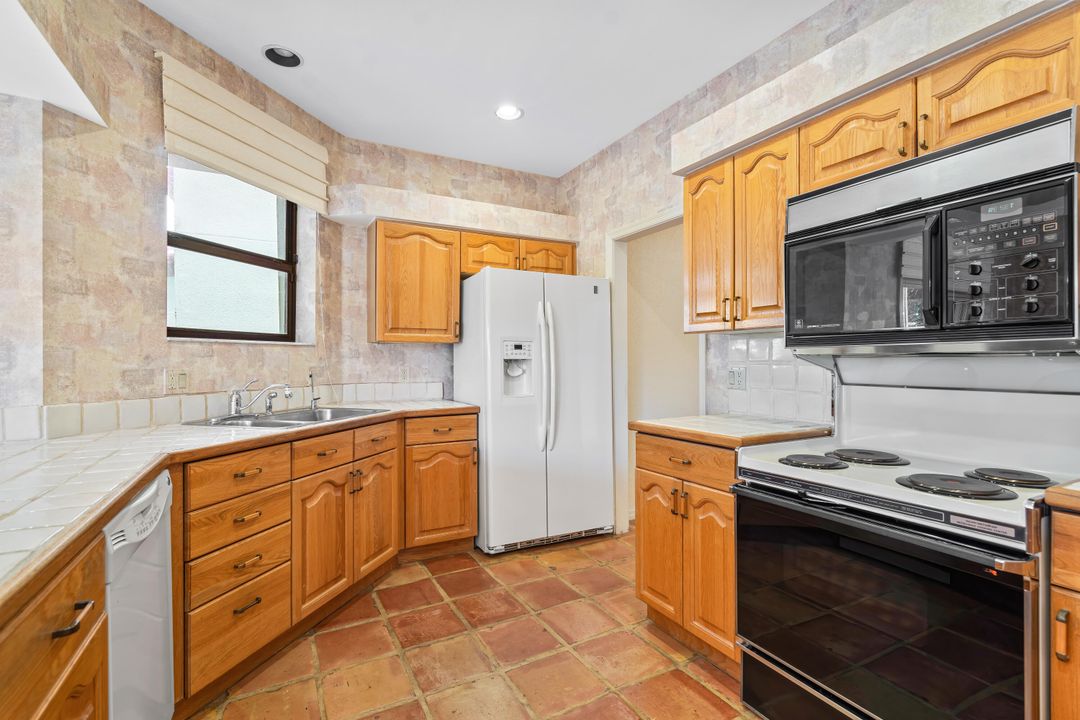 For Sale: $849,900 (3 beds, 2 baths, 2722 Square Feet)