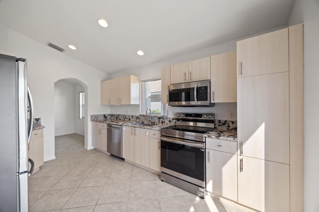 For Sale: $475,000 (3 beds, 2 baths, 1670 Square Feet)