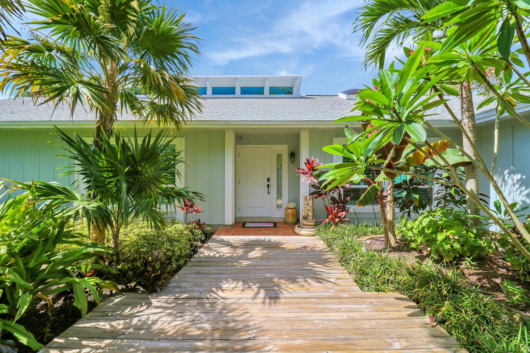 For Sale: $1,595,000 (4 beds, 2 baths, 2473 Square Feet)