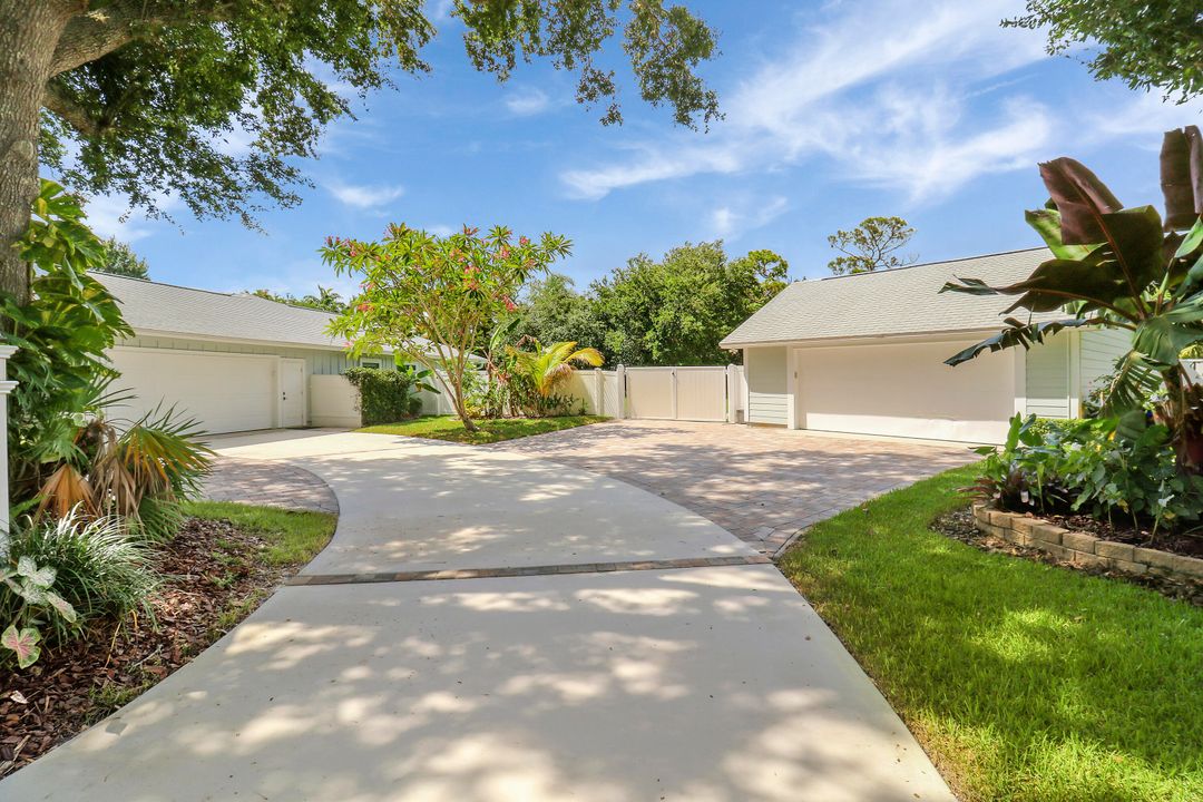 For Sale: $1,695,000 (4 beds, 2 baths, 2473 Square Feet)