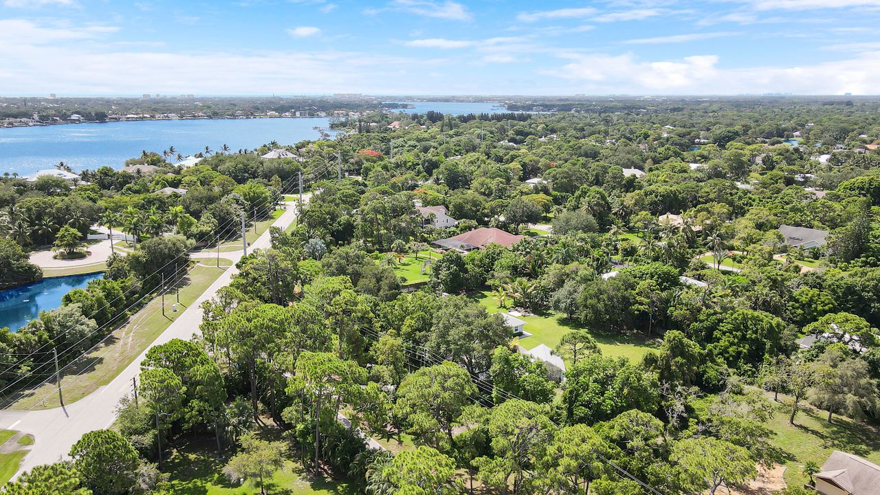 For Sale: $1,595,000 (4 beds, 2 baths, 2473 Square Feet)