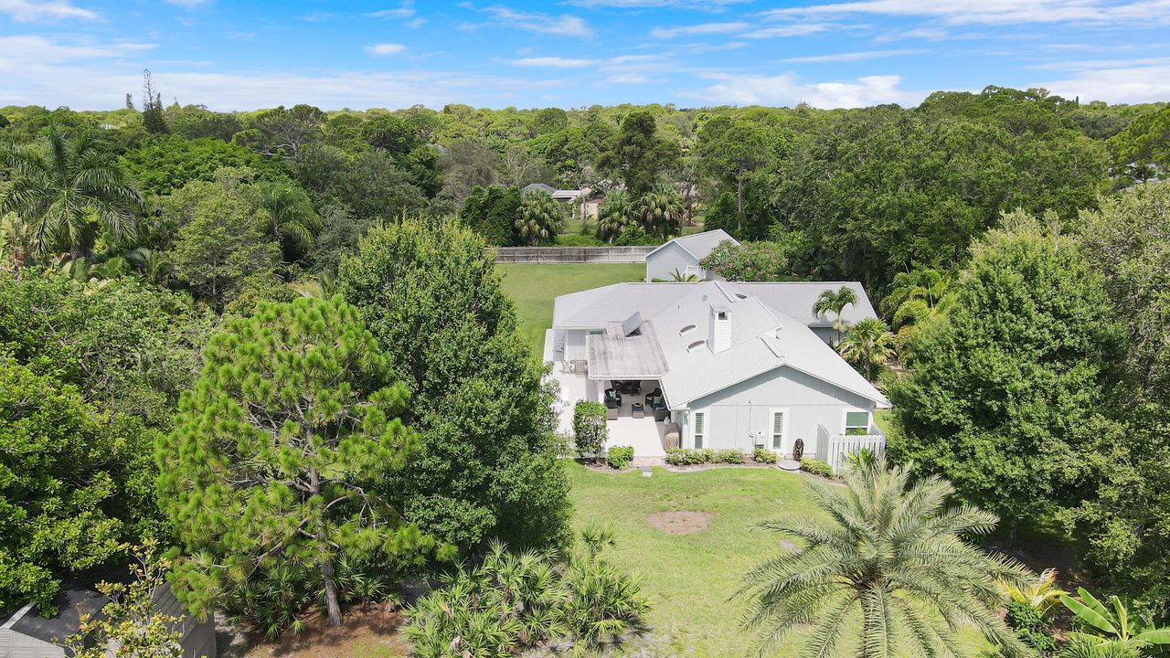 For Sale: $1,695,000 (4 beds, 2 baths, 2473 Square Feet)