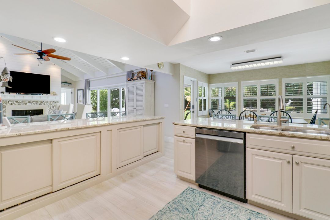 For Sale: $1,595,000 (4 beds, 2 baths, 2473 Square Feet)