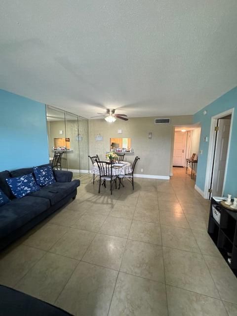 For Sale: $114,000 (1 beds, 1 baths, 783 Square Feet)