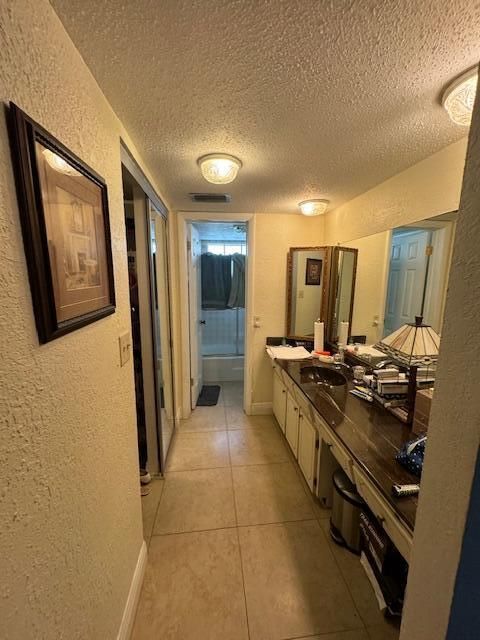 For Sale: $114,000 (1 beds, 1 baths, 783 Square Feet)