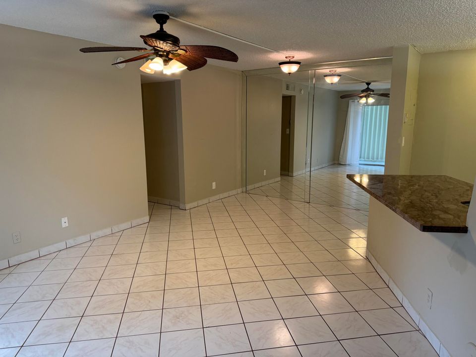Active With Contract: $1,725 (2 beds, 2 baths, 915 Square Feet)