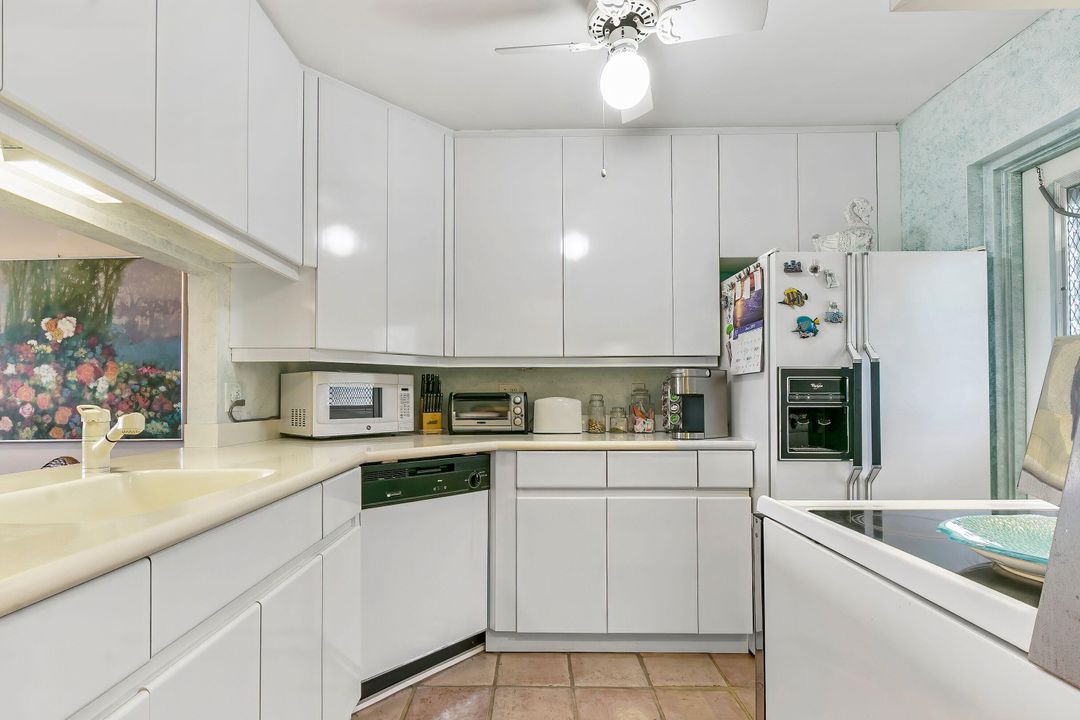 For Sale: $449,900 (2 beds, 2 baths, 1002 Square Feet)