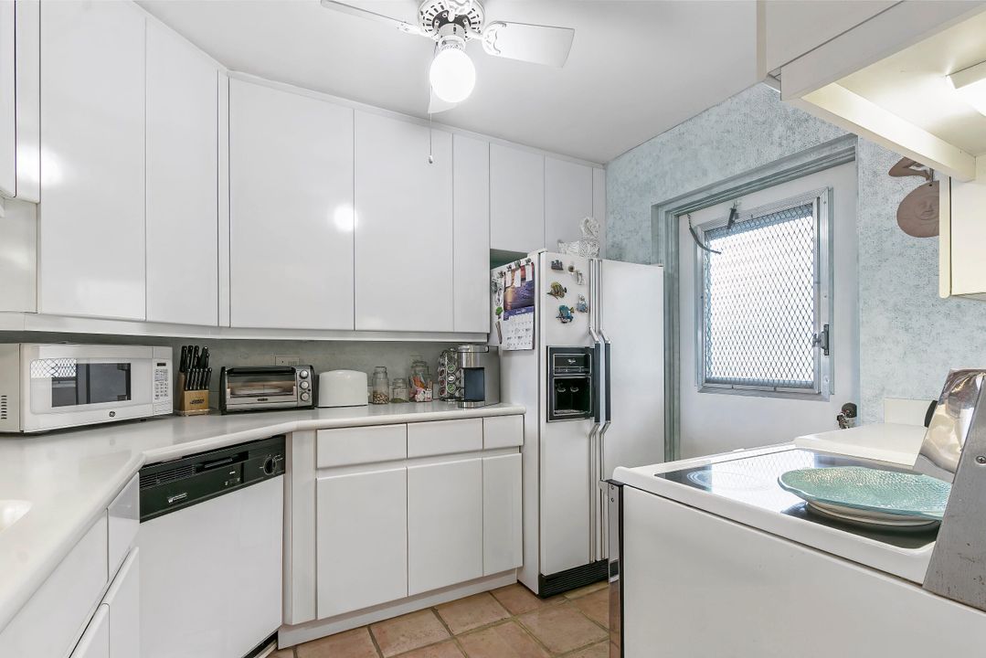 For Sale: $449,900 (2 beds, 2 baths, 1002 Square Feet)