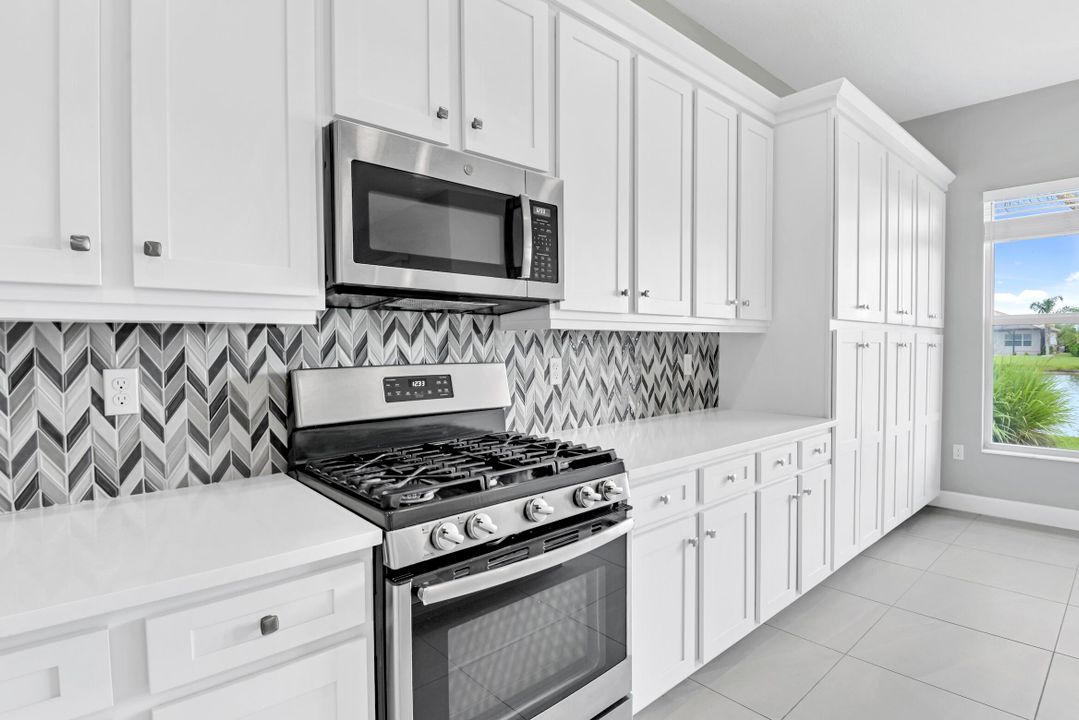 For Sale: $719,900 (2 beds, 2 baths, 2580 Square Feet)