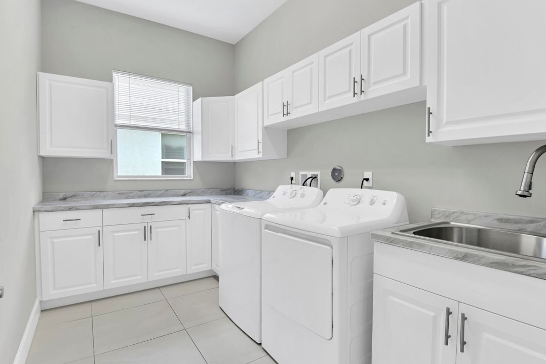 For Sale: $719,900 (2 beds, 2 baths, 2580 Square Feet)