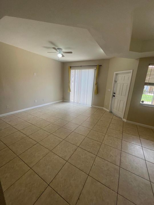 For Rent: $2,300 (3 beds, 2 baths, 1362 Square Feet)