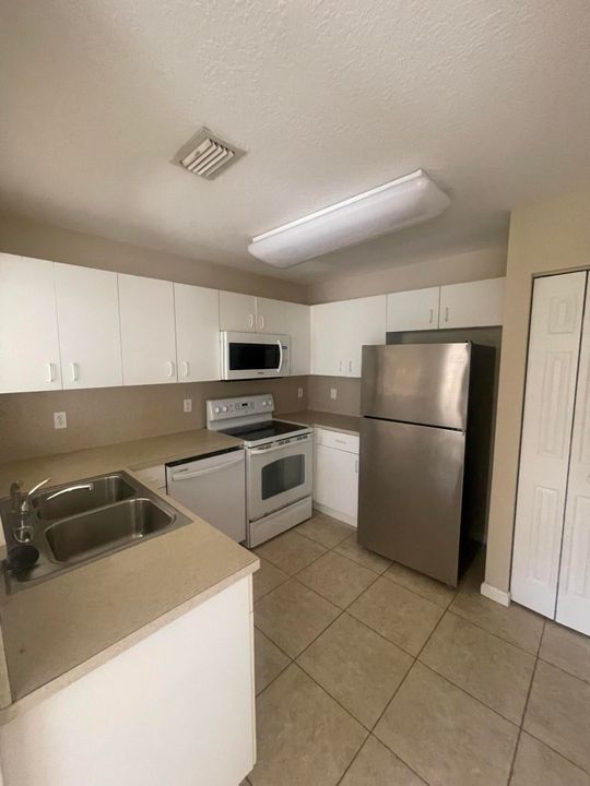 Active With Contract: $2,300 (3 beds, 2 baths, 1362 Square Feet)