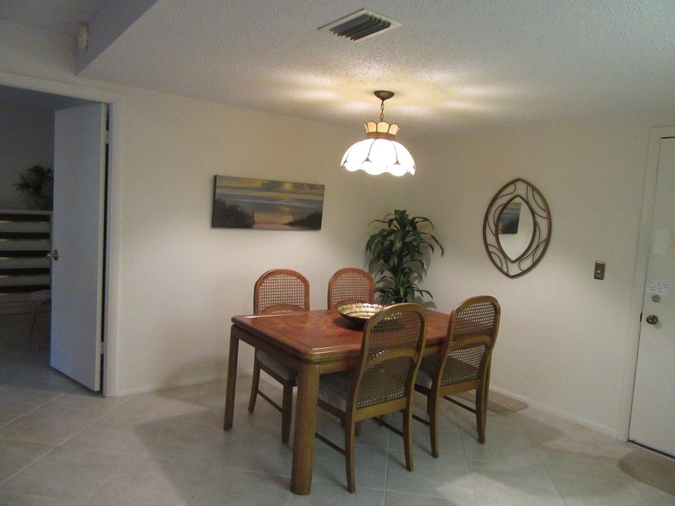 For Sale: $189,500 (2 beds, 2 baths, 888 Square Feet)