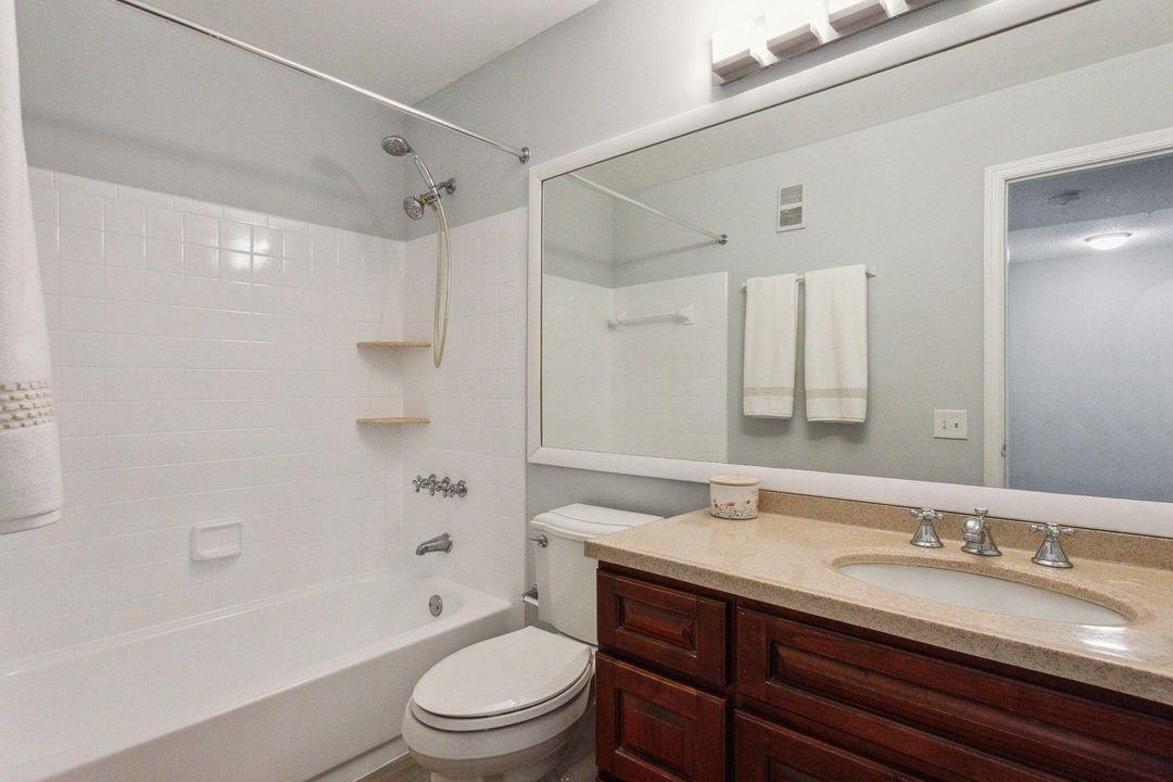 出租: $2,000 (2 贝兹, 1 浴室, 758 平方英尺)