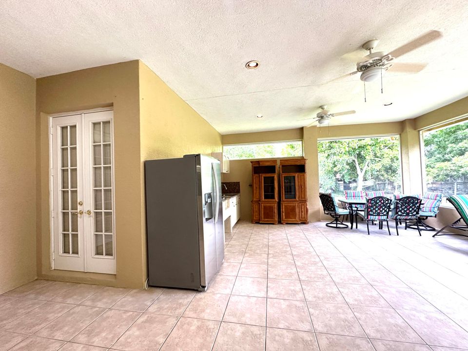 En Venta: $769,000 (4 camas, 3 baños, 2726 Pies cuadrados)