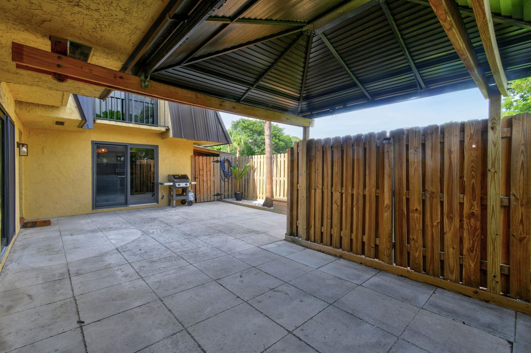 Active With Contract: $359,000 (3 beds, 2 baths, 1472 Square Feet)