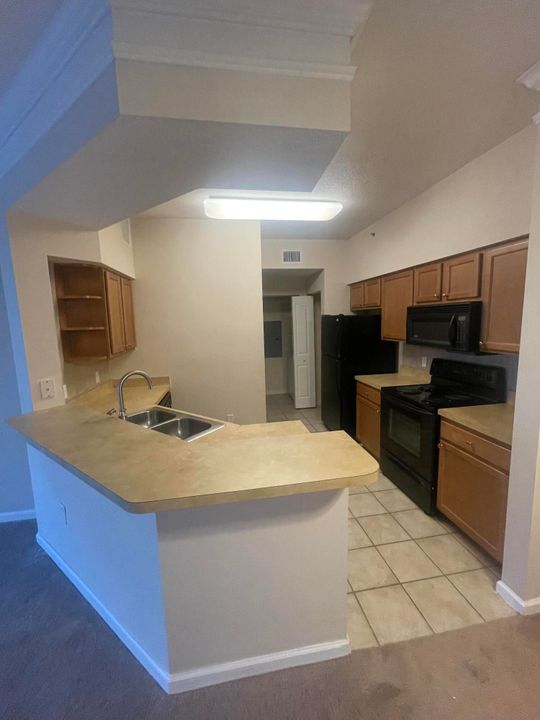 For Rent: $2,200 (2 beds, 2 baths, 1141 Square Feet)