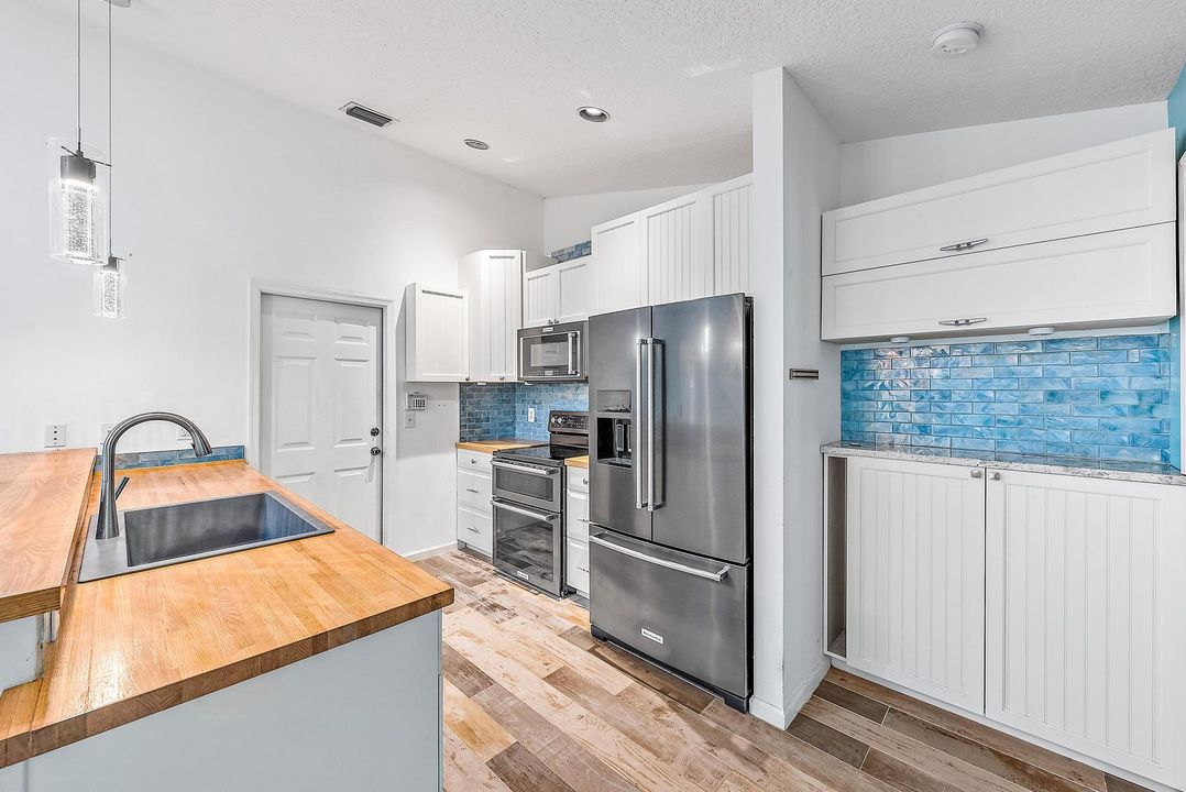 For Sale: $739,000 (3 beds, 2 baths, 1359 Square Feet)