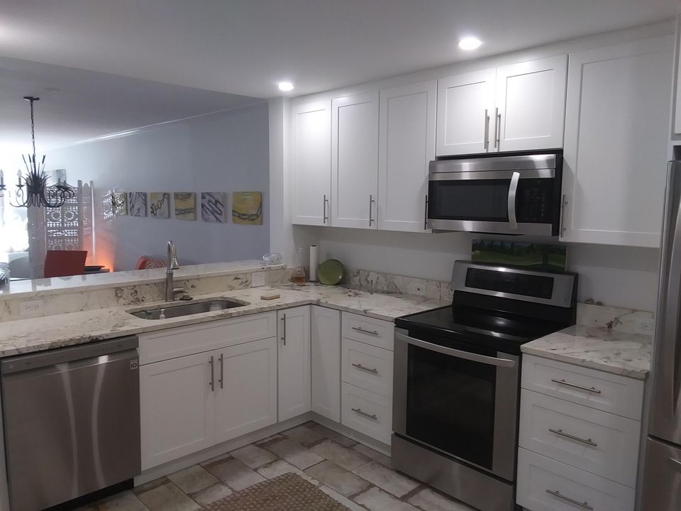 For Rent: $2,300 (2 beds, 2 baths, 1369 Square Feet)