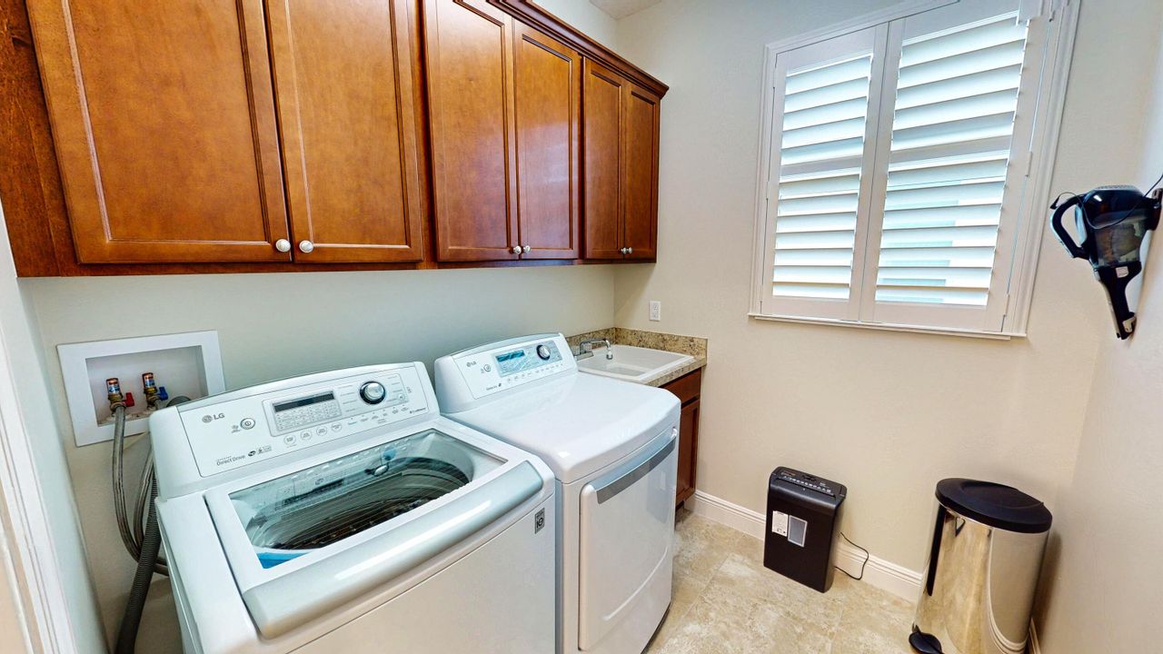 For Sale: $438,900 (3 beds, 2 baths, 1992 Square Feet)