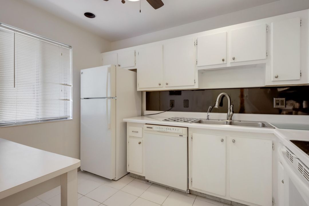 For Sale: $189,000 (2 beds, 2 baths, 939 Square Feet)