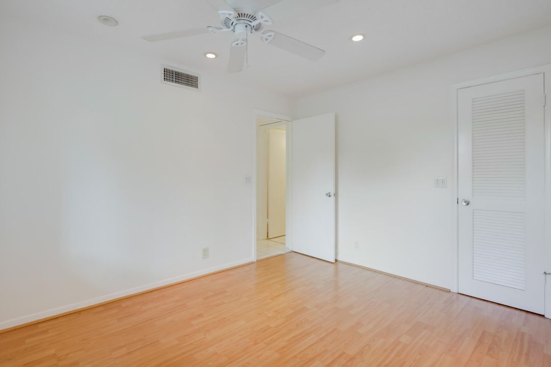 For Sale: $189,000 (2 beds, 2 baths, 939 Square Feet)