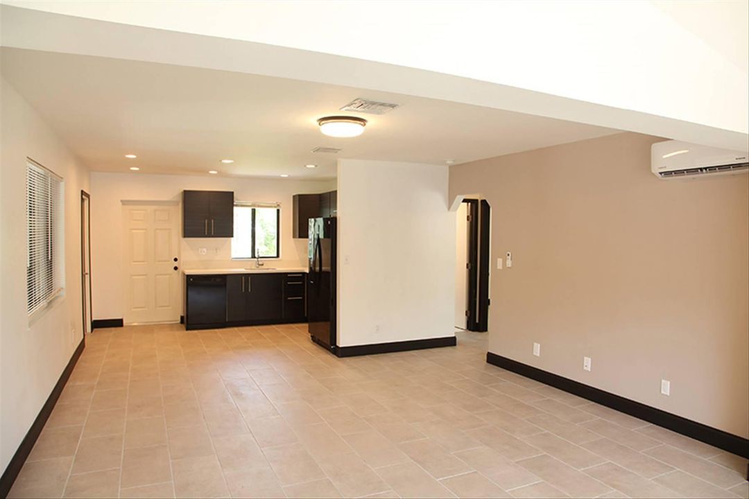 For Sale: $499,000 (2 beds, 1 baths, 862 Square Feet)