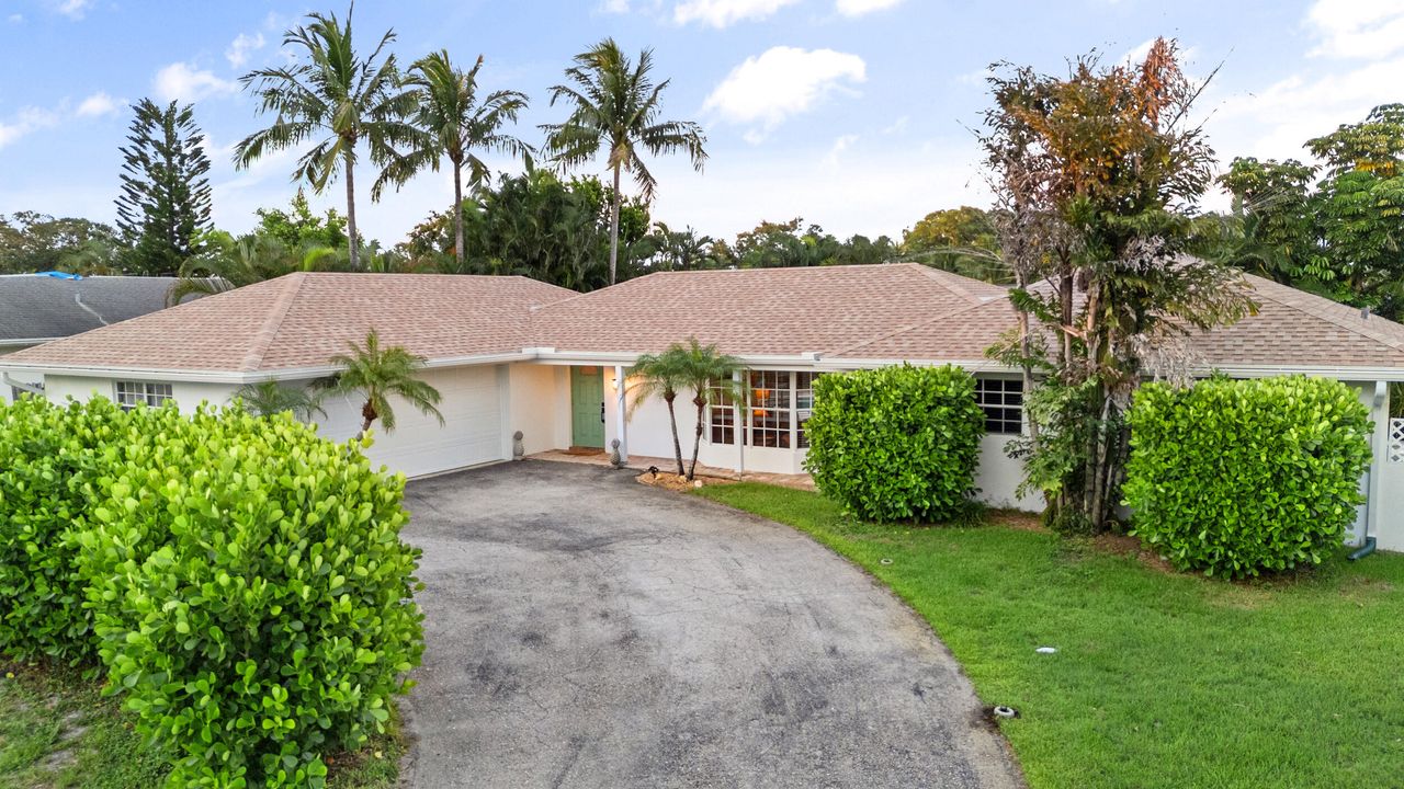 For Sale: $1,095,000 (3 beds, 2 baths, 2020 Square Feet)