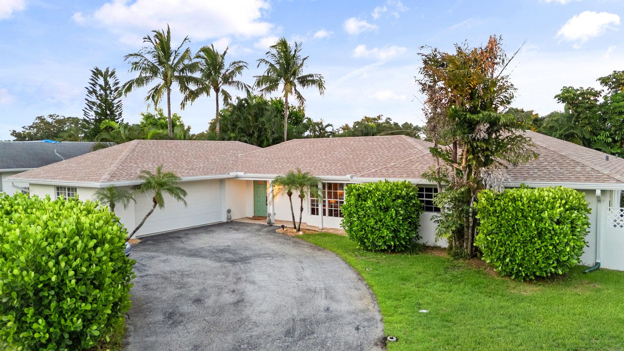 For Sale: $1,095,000 (3 beds, 2 baths, 2020 Square Feet)