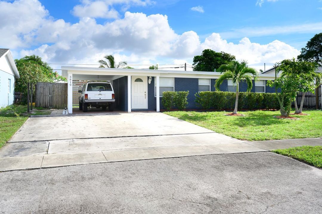 For Sale: $429,000 (3 beds, 1 baths, 925 Square Feet)