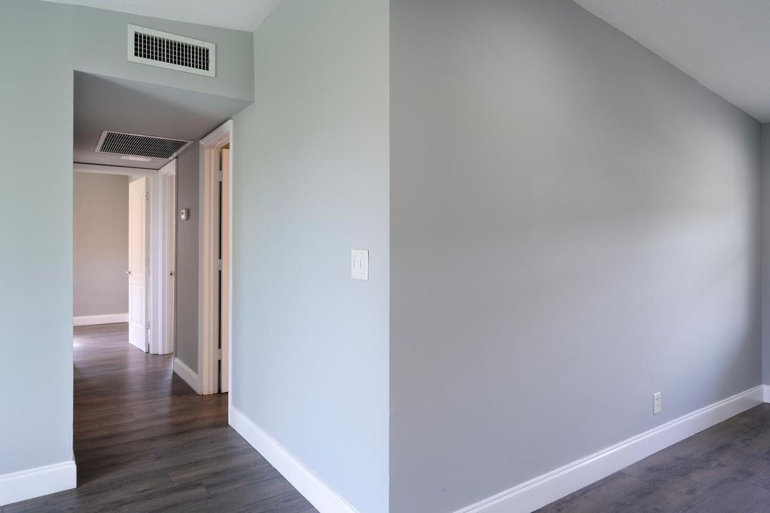 For Sale: $429,000 (3 beds, 1 baths, 925 Square Feet)