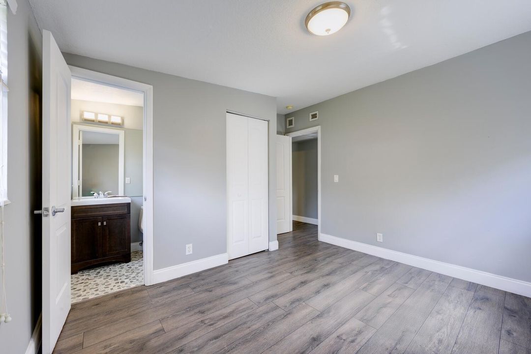 For Sale: $429,000 (3 beds, 1 baths, 925 Square Feet)