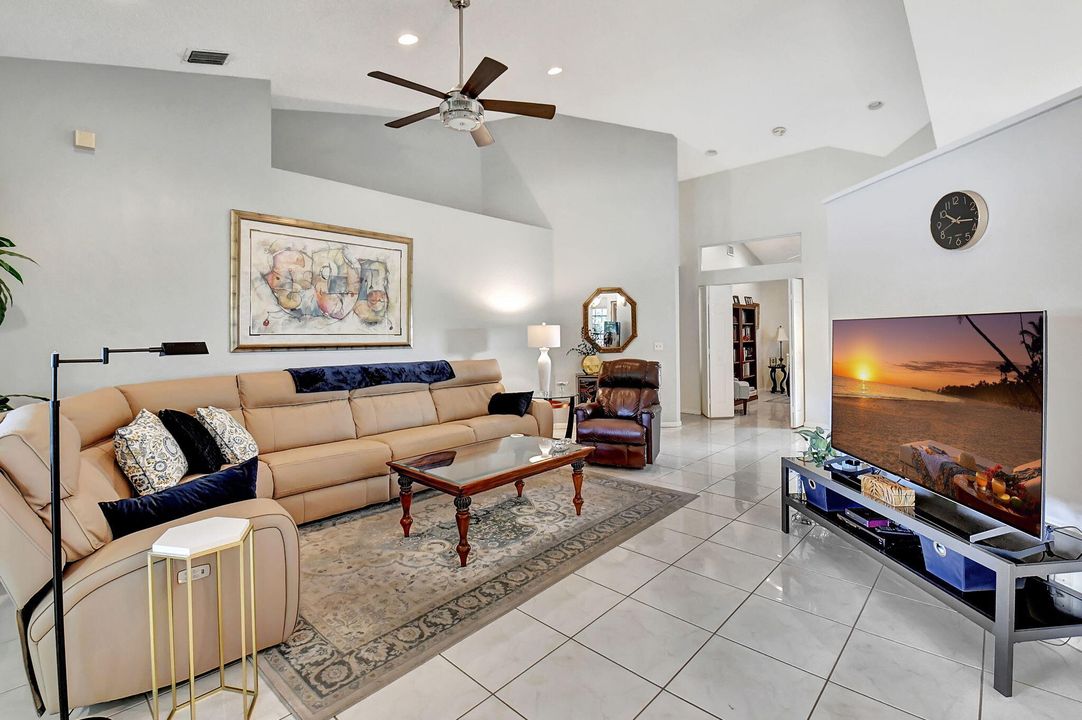 For Sale: $434,900 (3 beds, 2 baths, 1657 Square Feet)