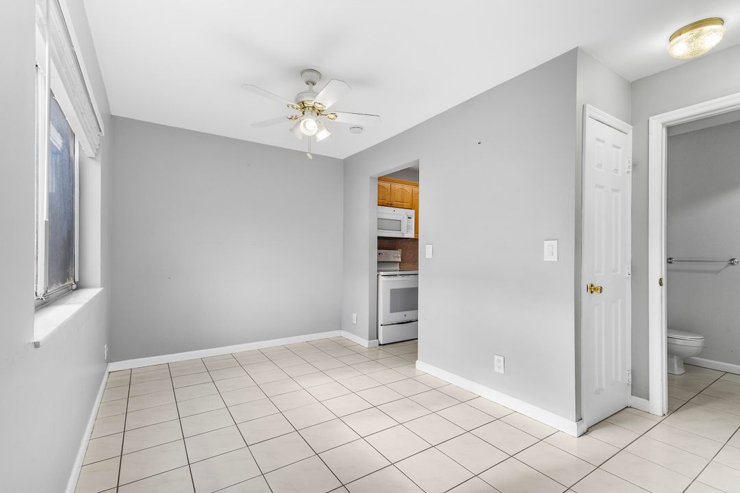 For Sale: $195,000 (2 beds, 1 baths, 986 Square Feet)