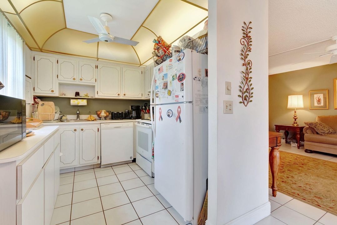 For Sale: $117,000 (2 beds, 2 baths, 880 Square Feet)