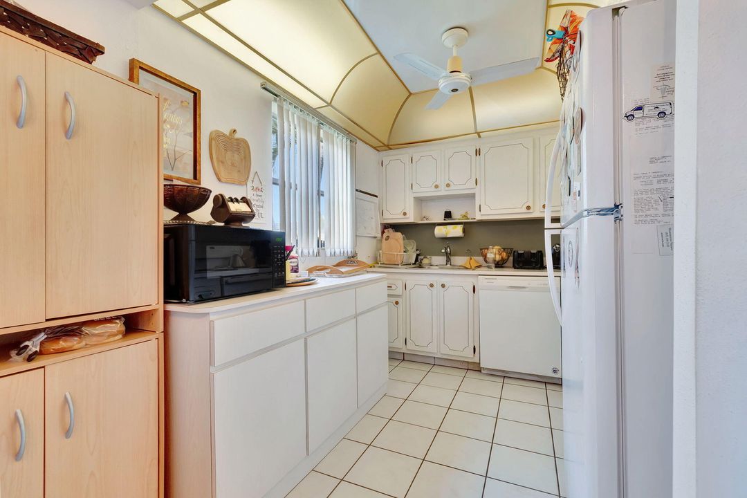 For Sale: $117,000 (2 beds, 2 baths, 880 Square Feet)