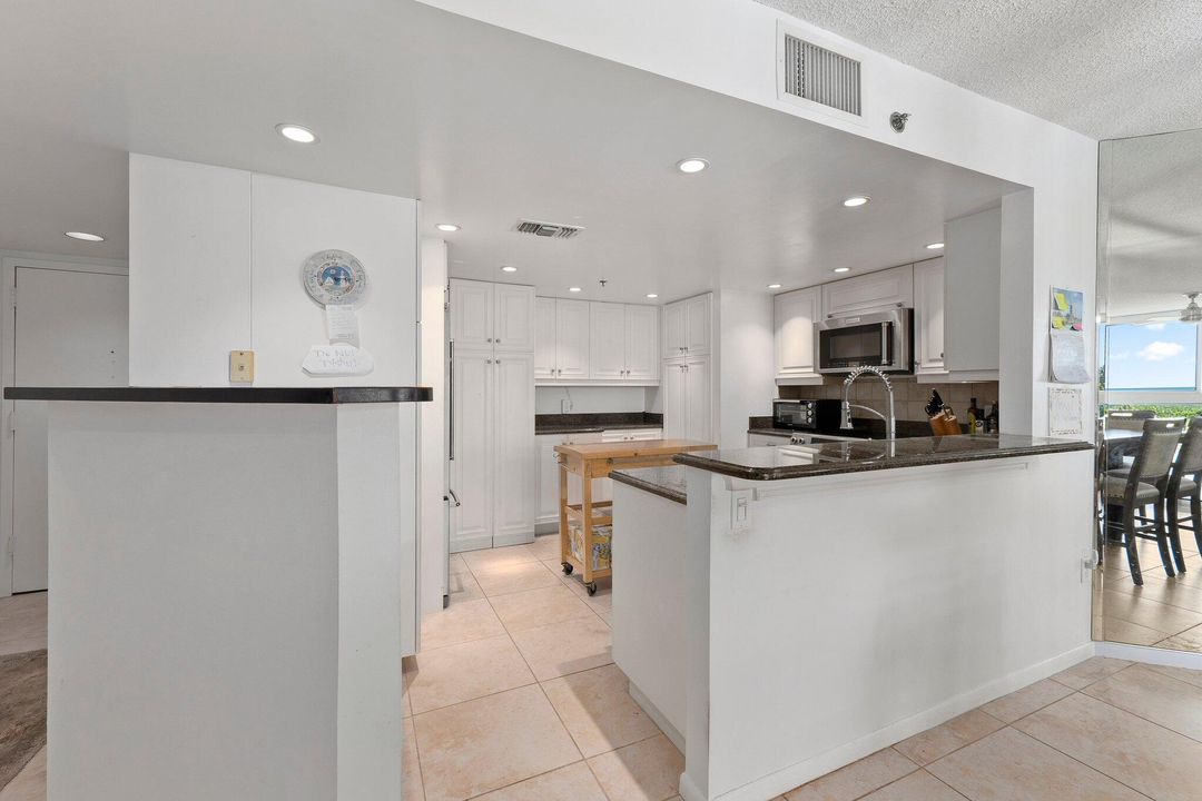 For Sale: $450,000 (2 beds, 2 baths, 1310 Square Feet)