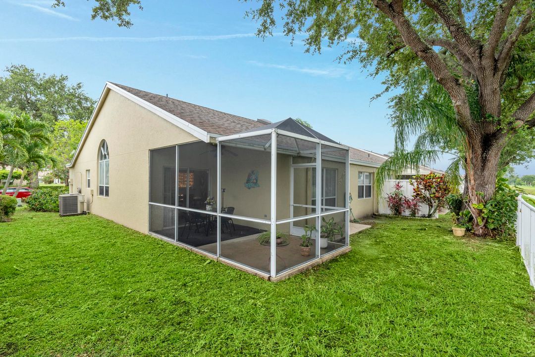 For Sale: $320,000 (2 beds, 2 baths, 1294 Square Feet)