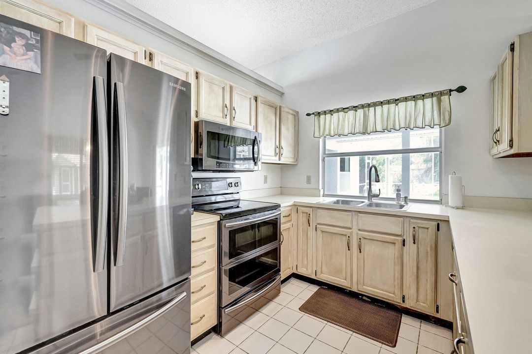 For Sale: $430,000 (3 beds, 2 baths, 1644 Square Feet)