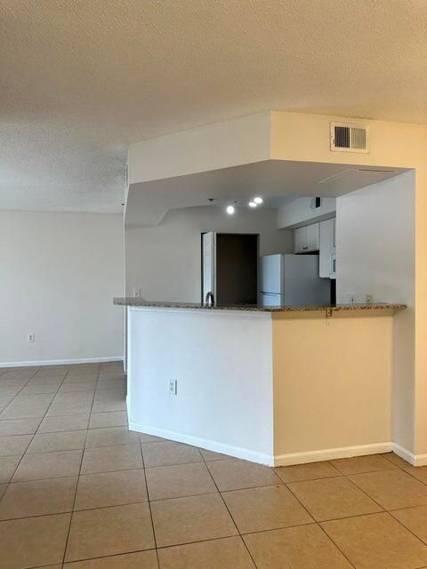For Rent: $1,650 (1 beds, 1 baths, 791 Square Feet)