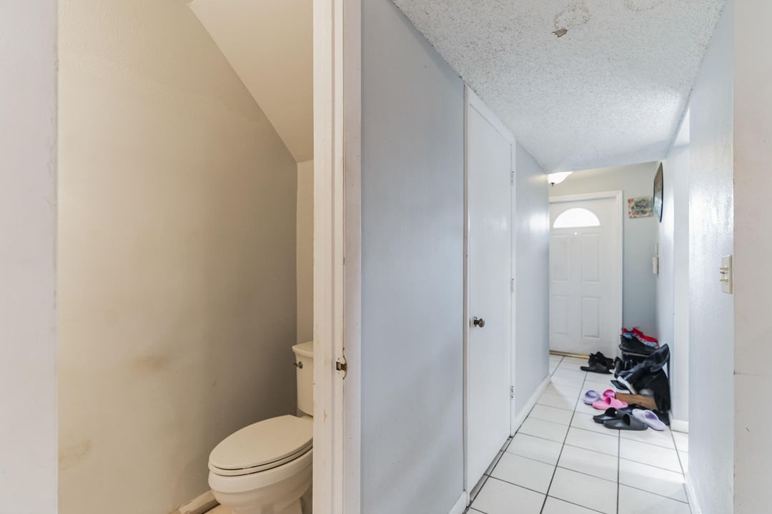 For Sale: $299,900 (2 beds, 1 baths, 1224 Square Feet)