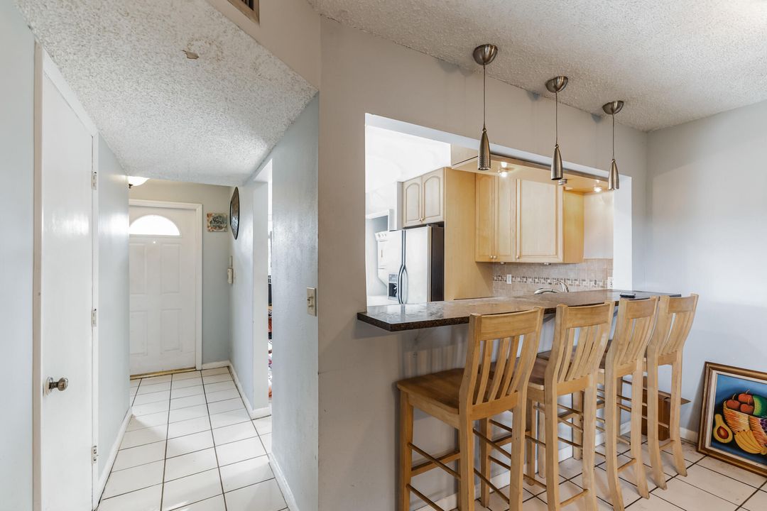 For Sale: $299,900 (2 beds, 1 baths, 1224 Square Feet)