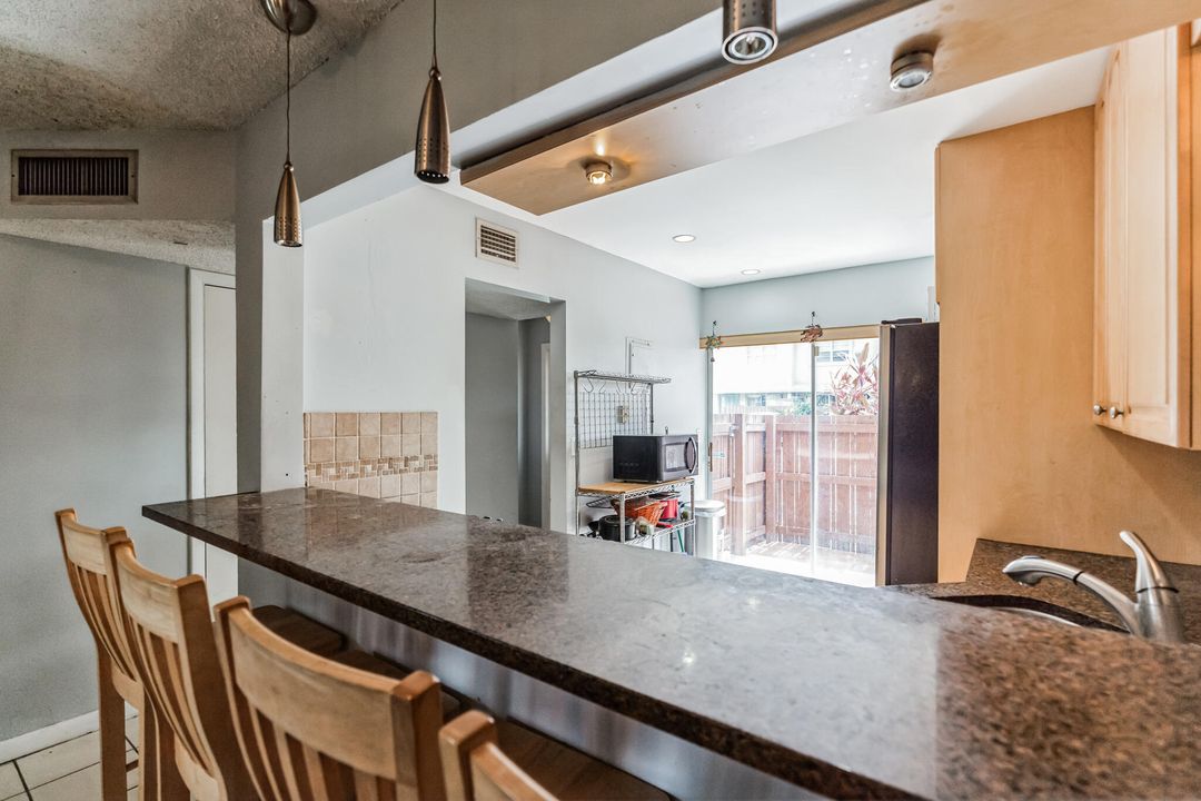 For Sale: $344,900 (2 beds, 1 baths, 1224 Square Feet)