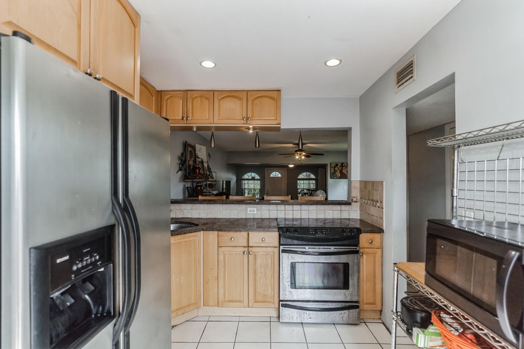 For Sale: $344,900 (2 beds, 1 baths, 1224 Square Feet)