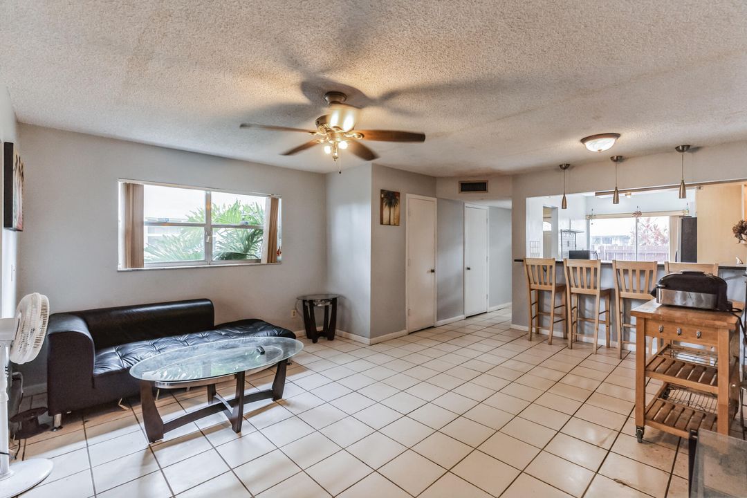 For Sale: $344,900 (2 beds, 1 baths, 1224 Square Feet)