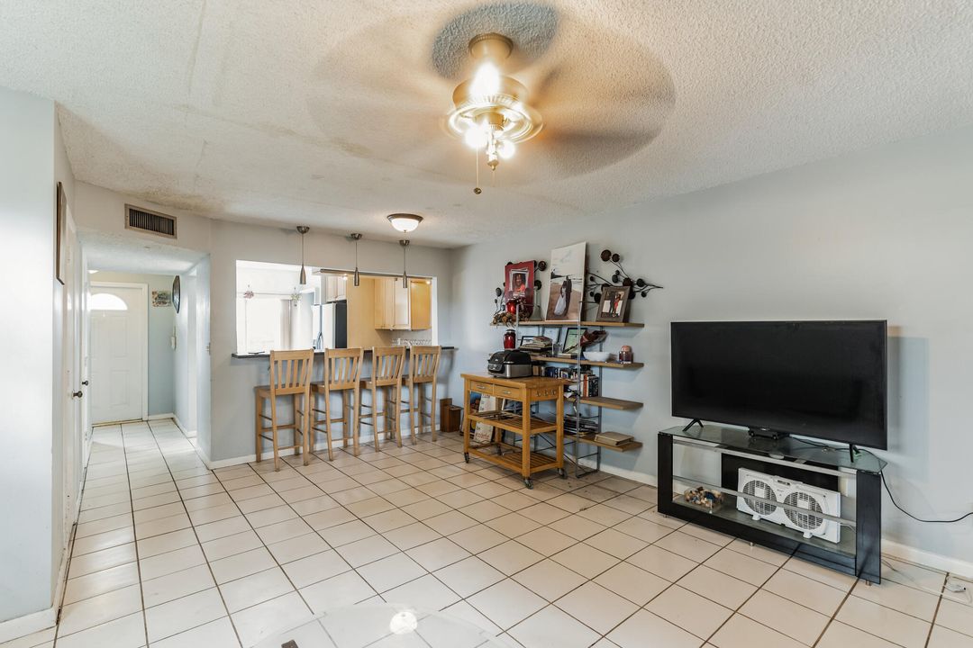 For Sale: $299,900 (2 beds, 1 baths, 1224 Square Feet)