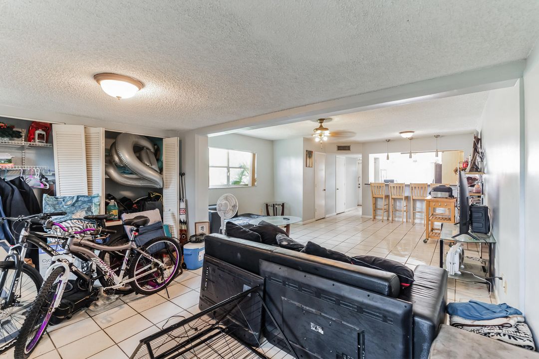 For Sale: $344,900 (2 beds, 1 baths, 1224 Square Feet)